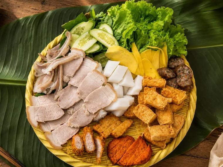Mẹt tá lả bún đậu